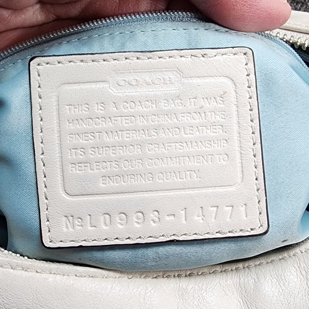 ✅️ Coach Elegant White Leather Shoulder Bag *Very Rare - Picture 15 of 15